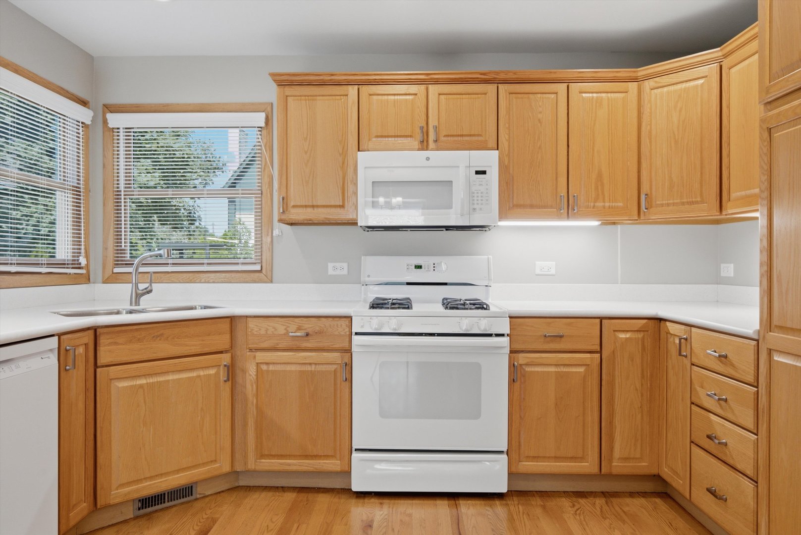 586 S Hawthorne Avenue Property Photo 10