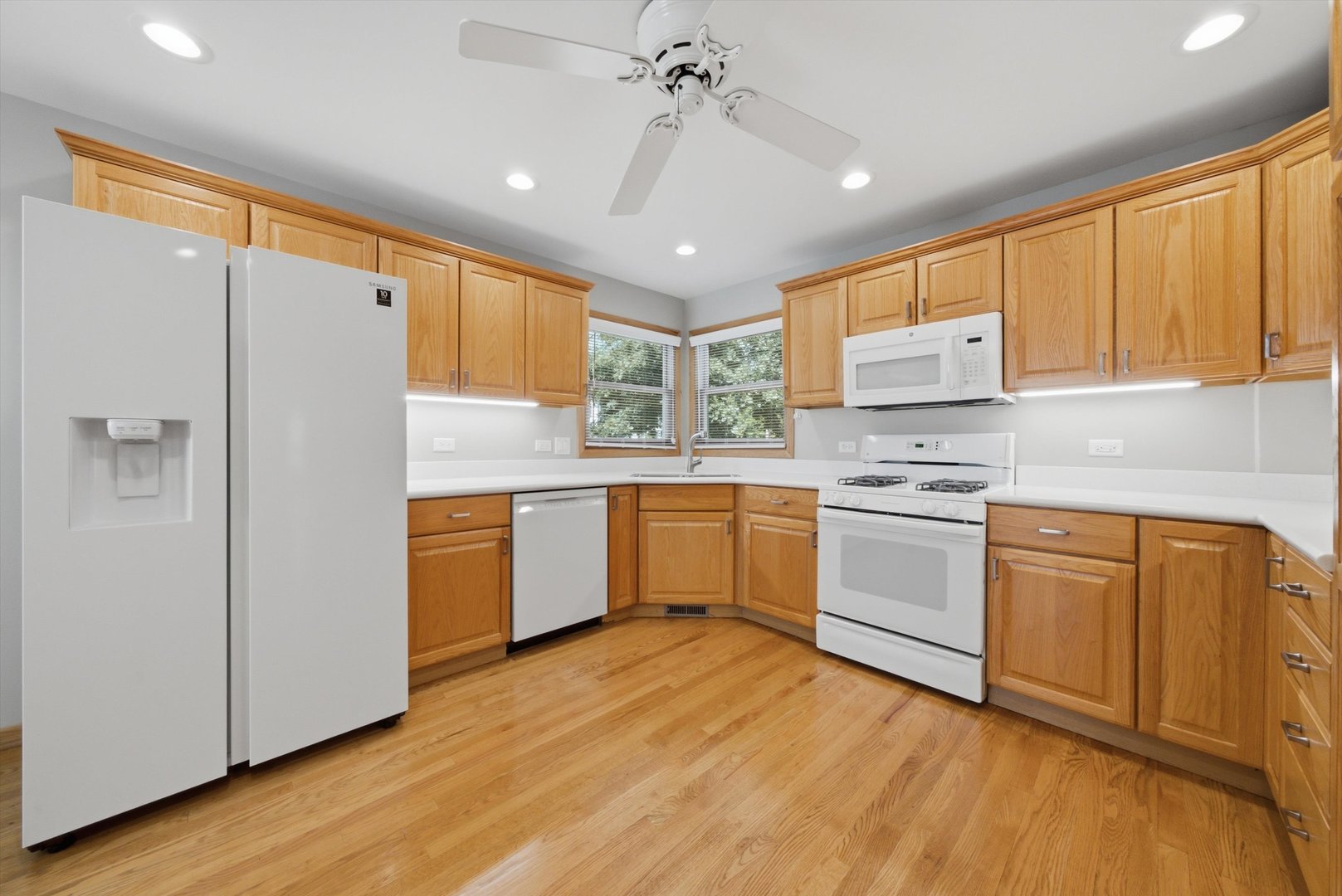 586 S Hawthorne Avenue Property Photo 14