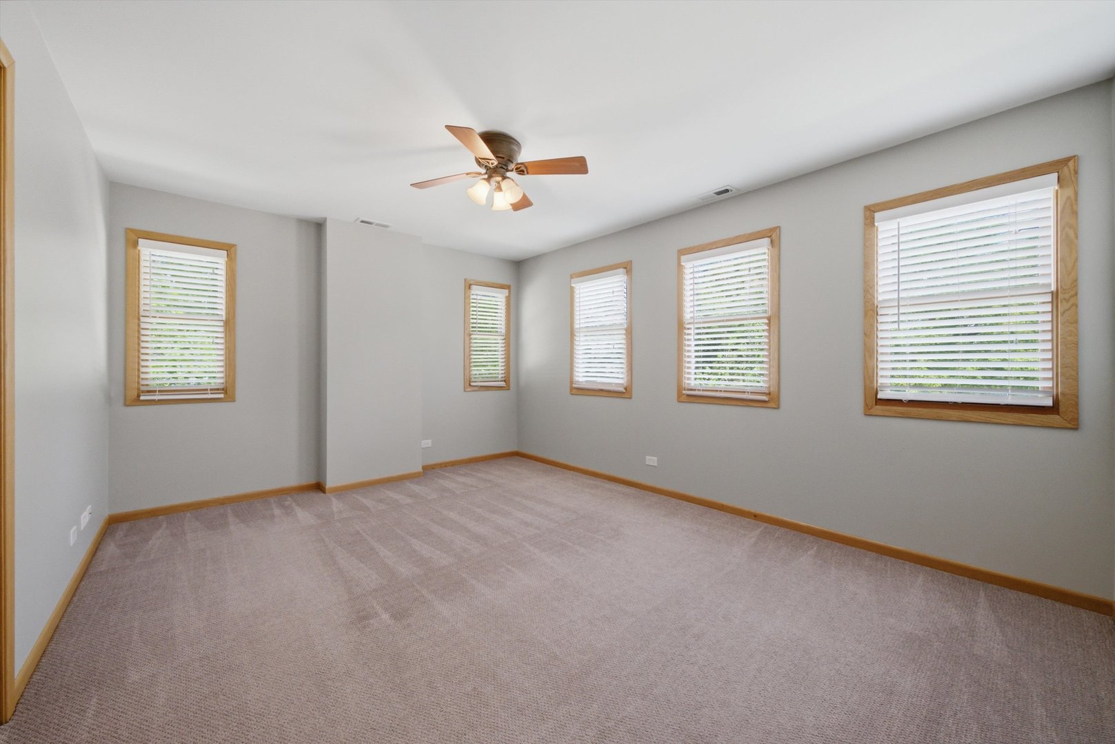 586 S Hawthorne Avenue Property Photo 27