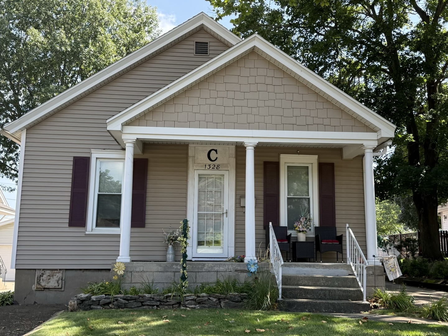 1328 Campbell Avenue Property Photo 1