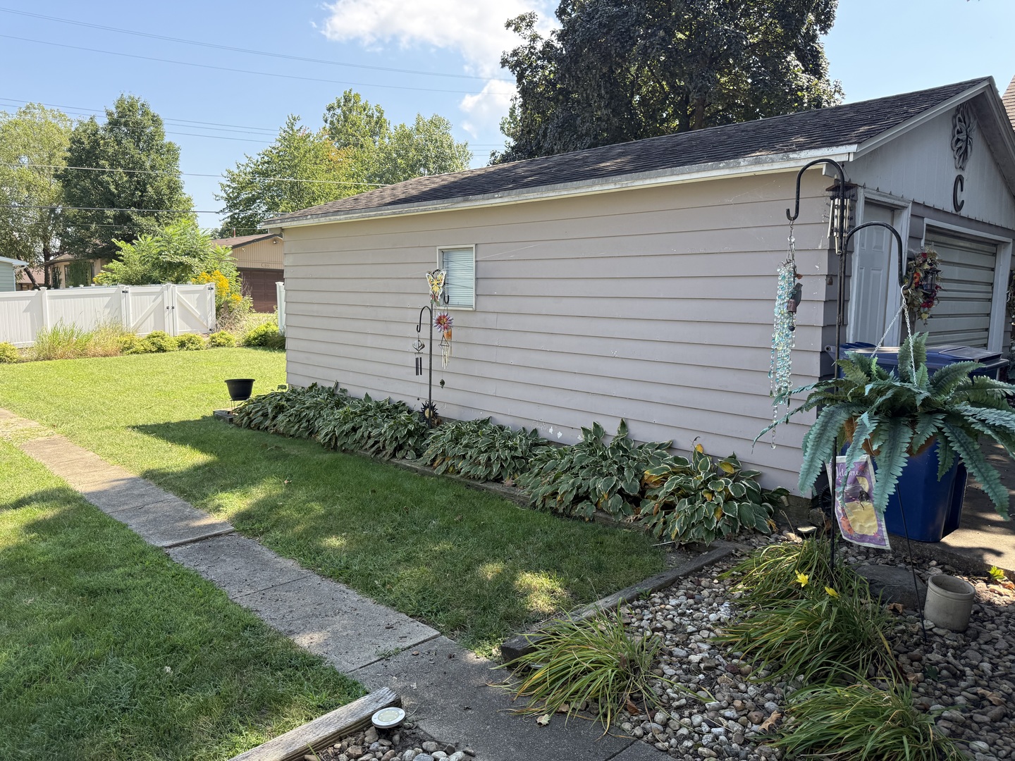 1328 Campbell Avenue Property Photo 9