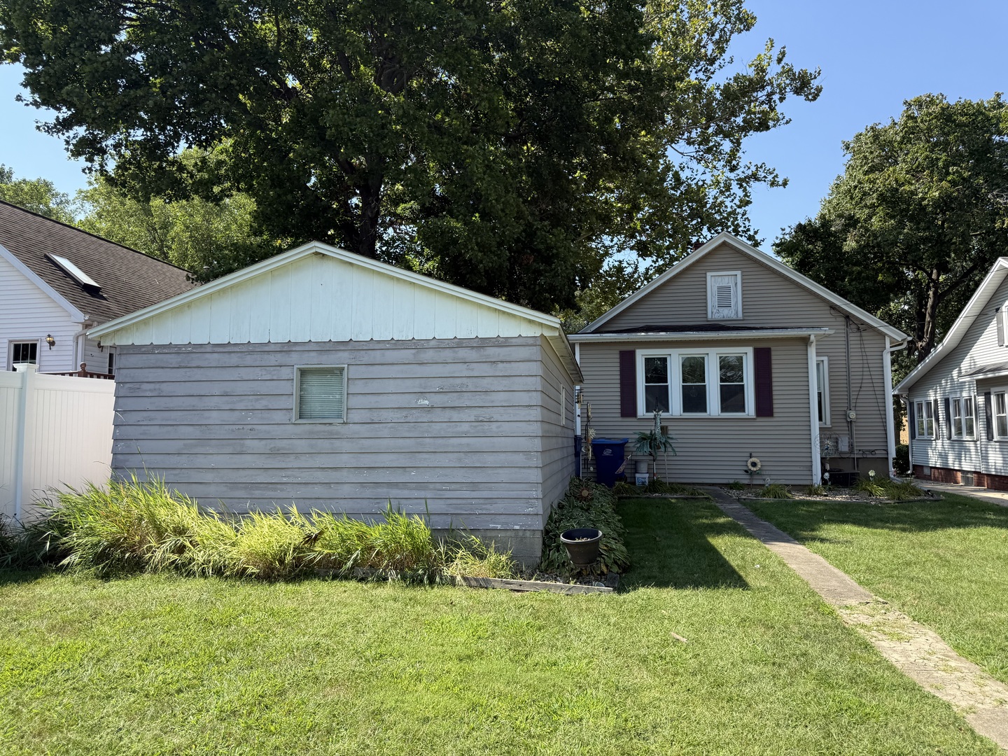 1328 Campbell Avenue Property Photo 11