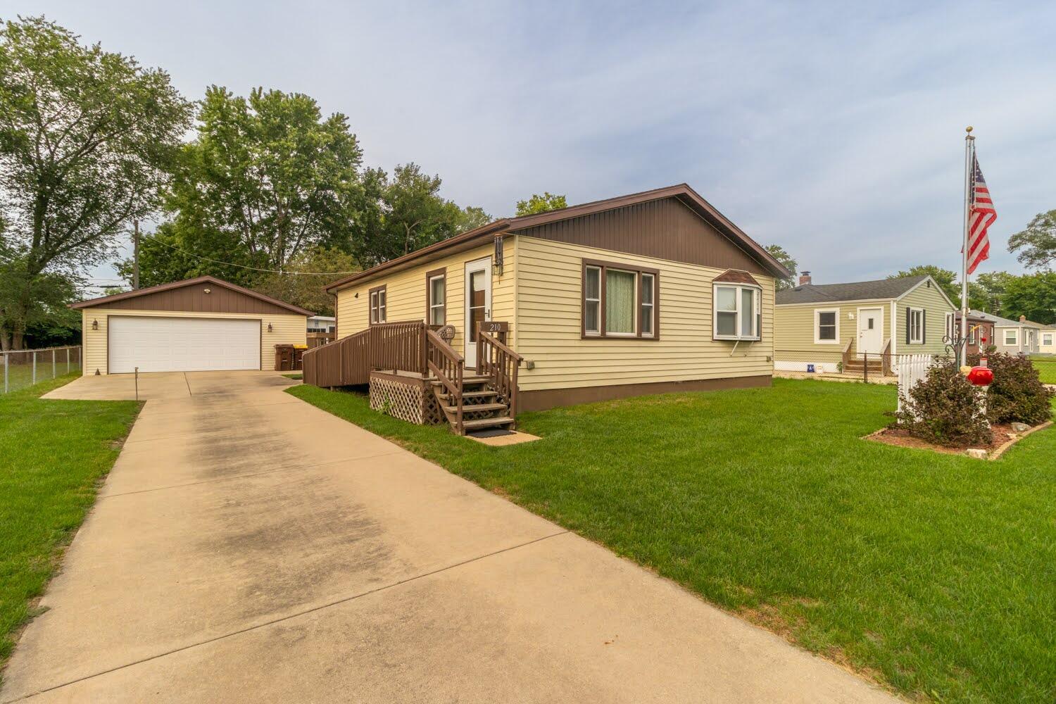 210 E Greenview Avenue Property Photo 1