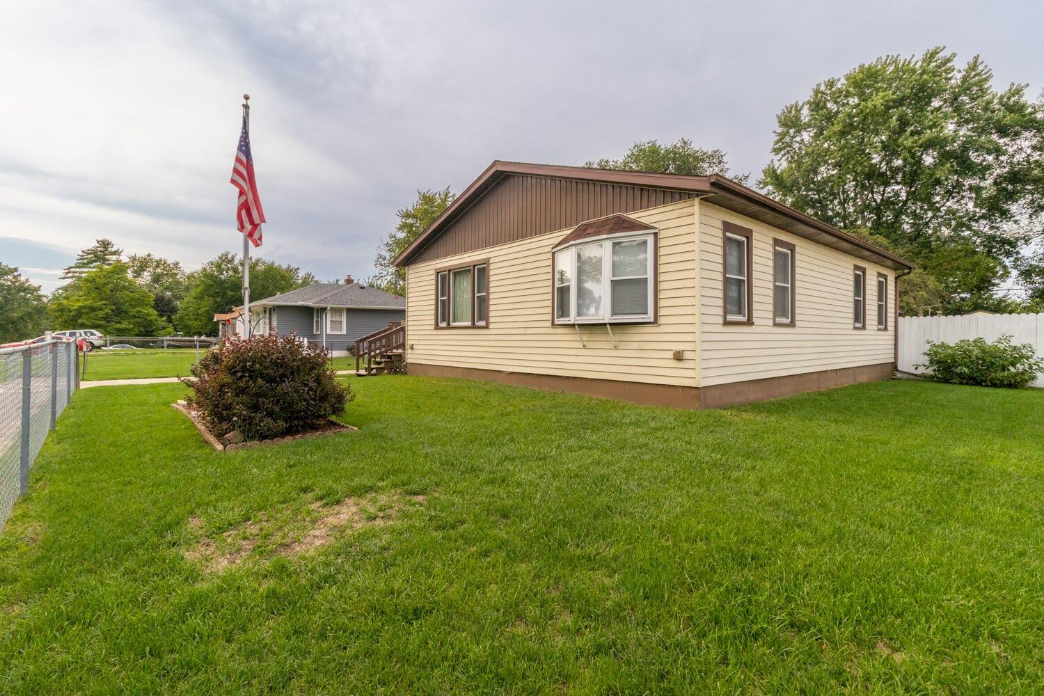 210 E Greenview Avenue Property Photo 2