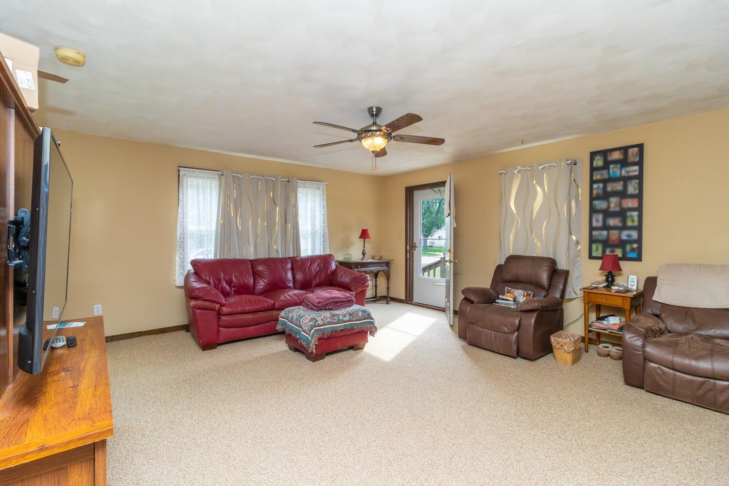 210 E Greenview Avenue Property Photo 5