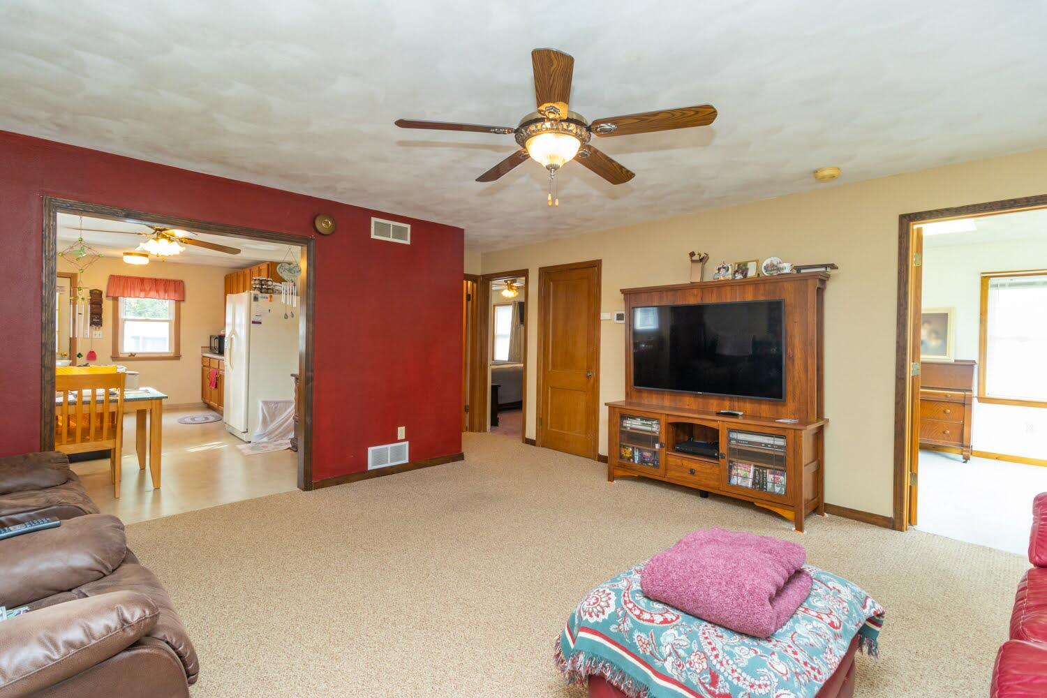 210 E Greenview Avenue Property Photo 6