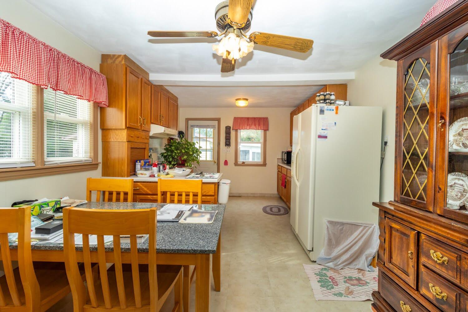 210 E Greenview Avenue Property Photo 10