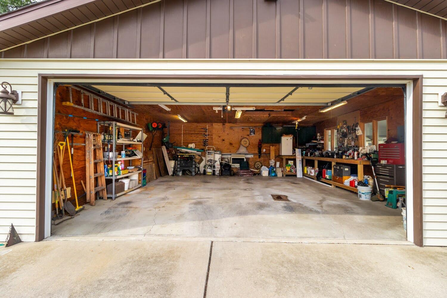 210 E Greenview Avenue Property Photo 16