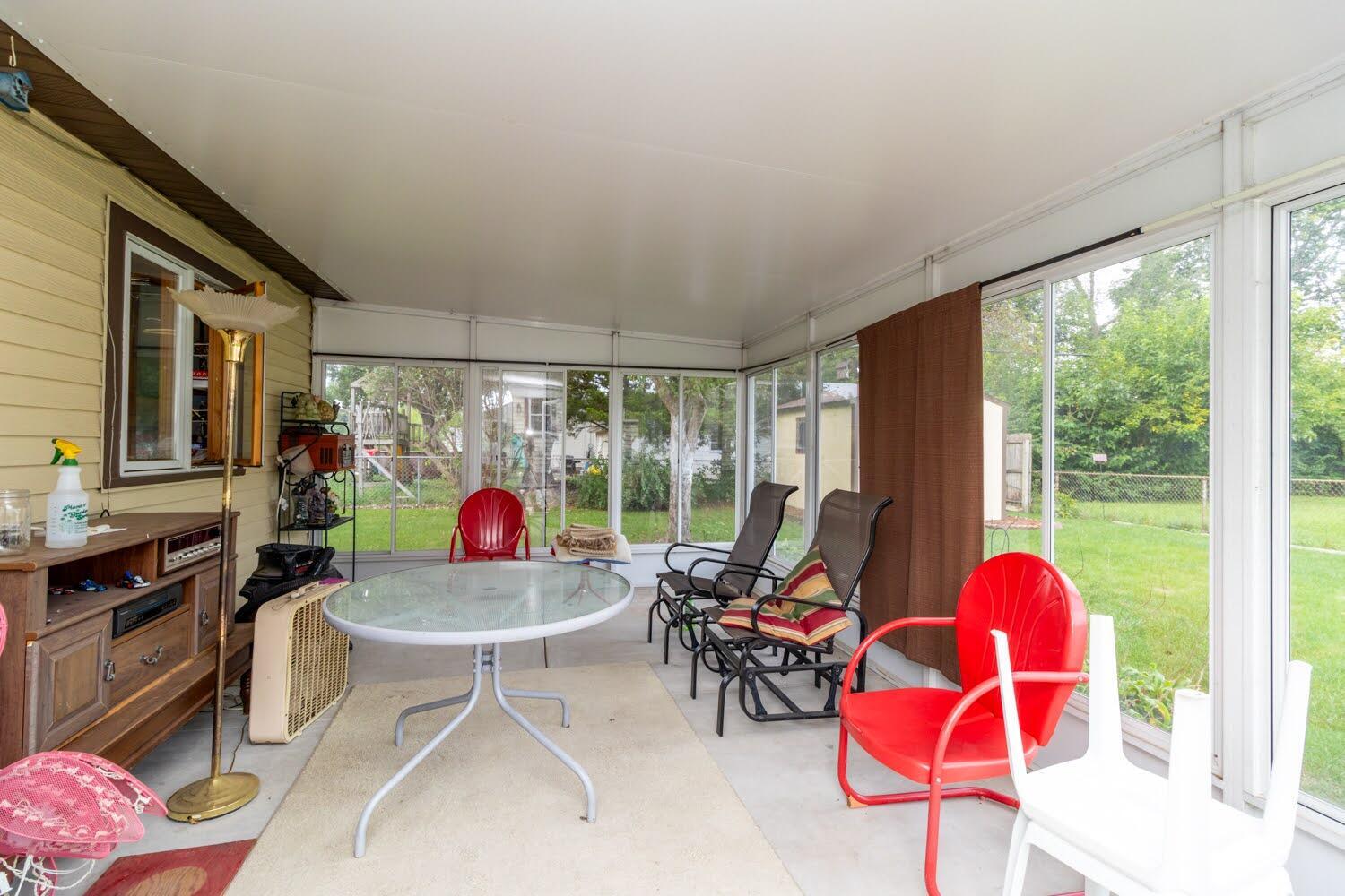 210 E Greenview Avenue Property Photo 19