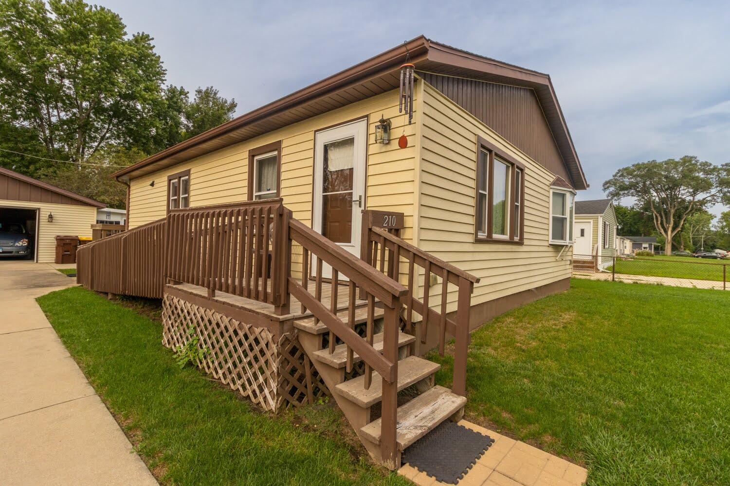 210 E Greenview Avenue Property Photo 33