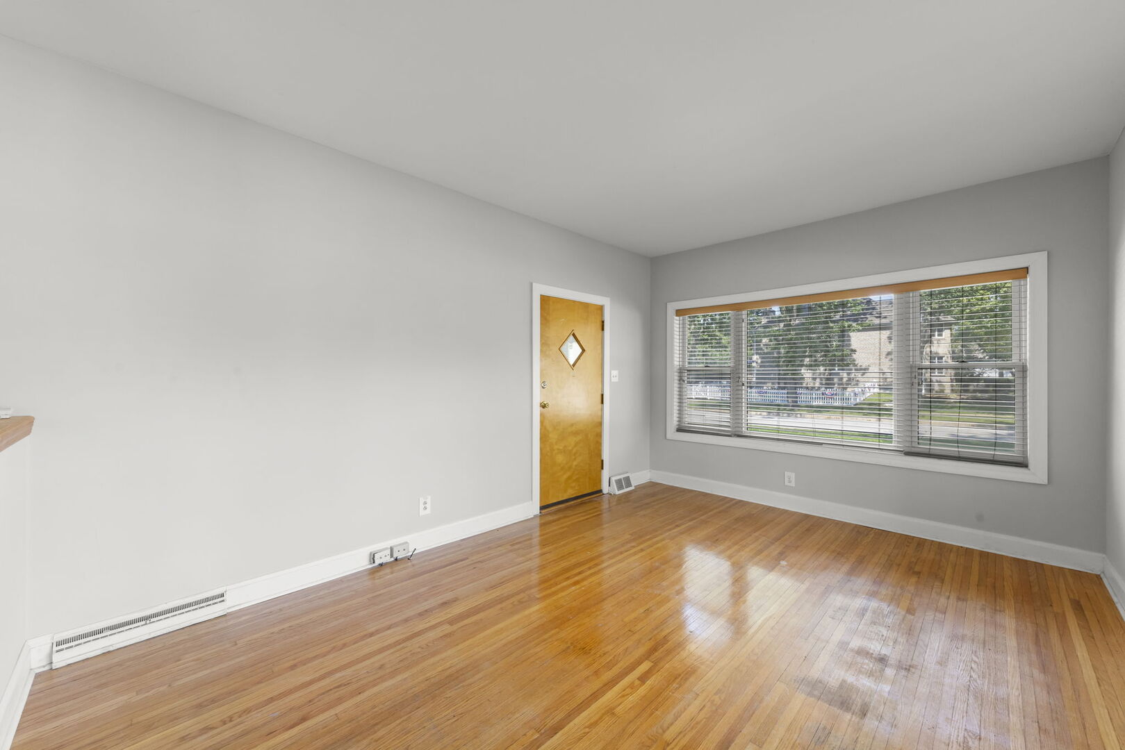 329 E 5th Street Property Photo 5