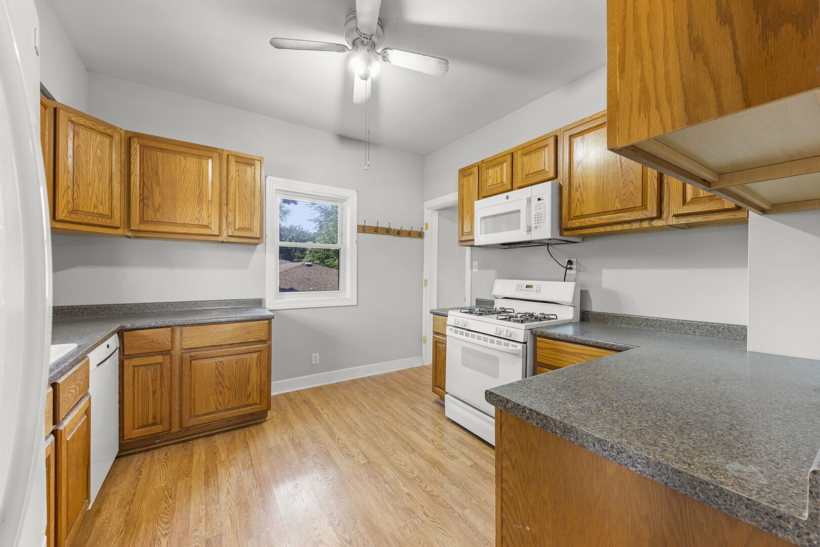 329 E 5th Street Property Photo 8