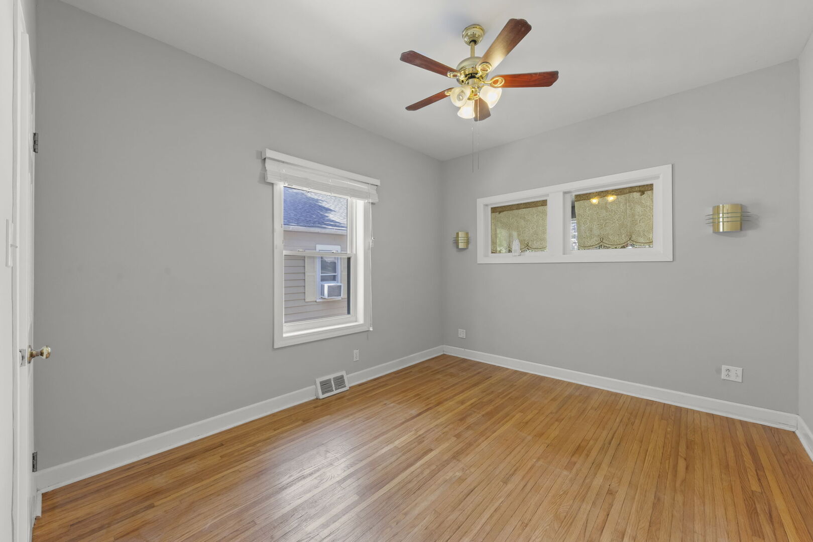 329 E 5th Street Property Photo 11