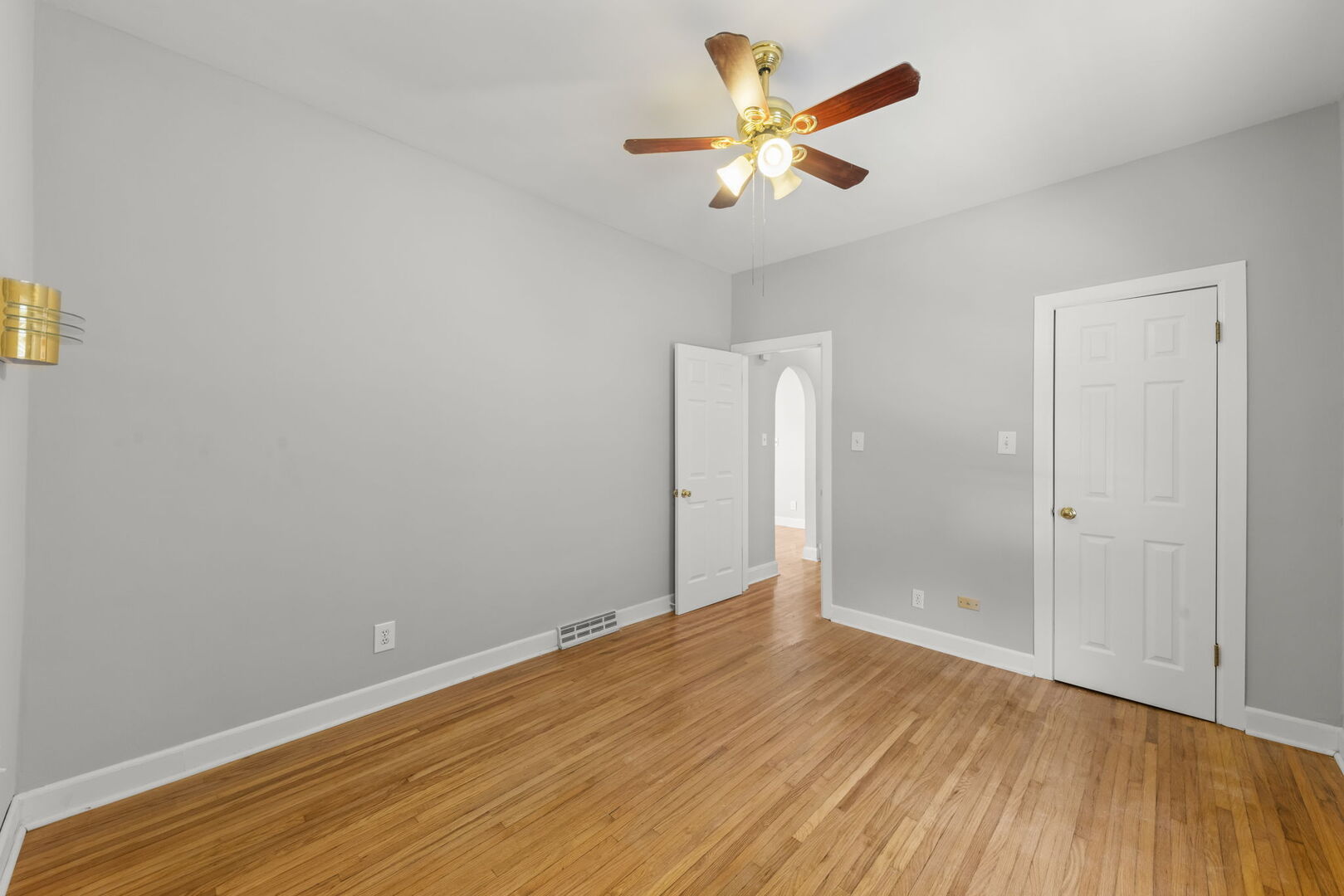 329 E 5th Street Property Photo 12