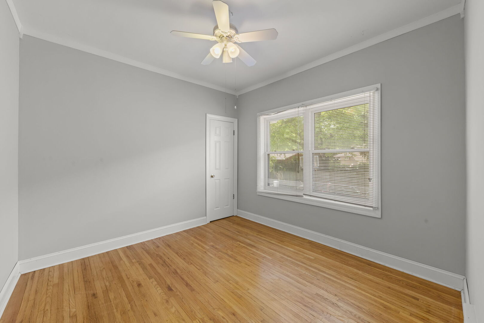 329 E 5th Street Property Photo 13
