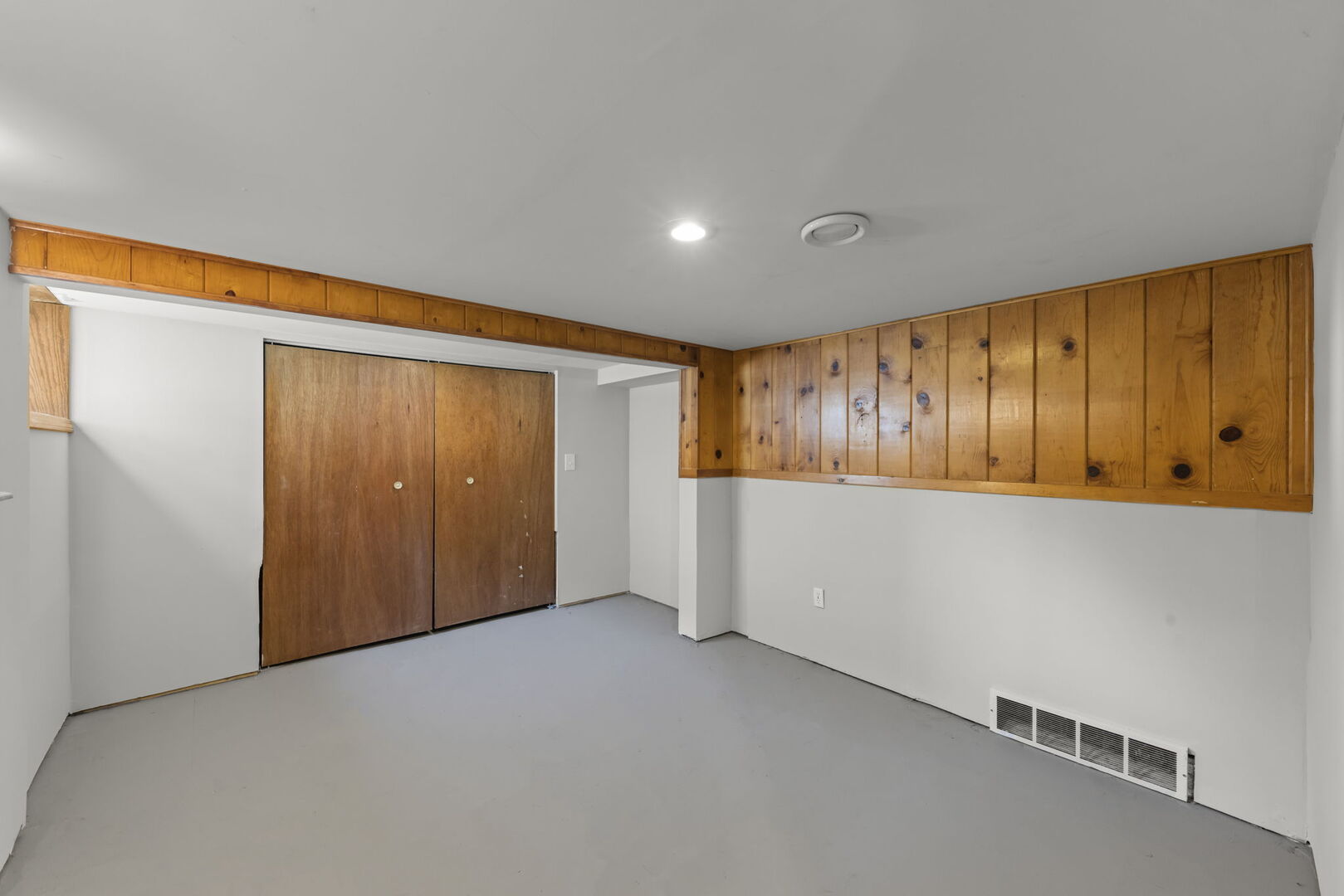 329 E 5th Street Property Photo 17