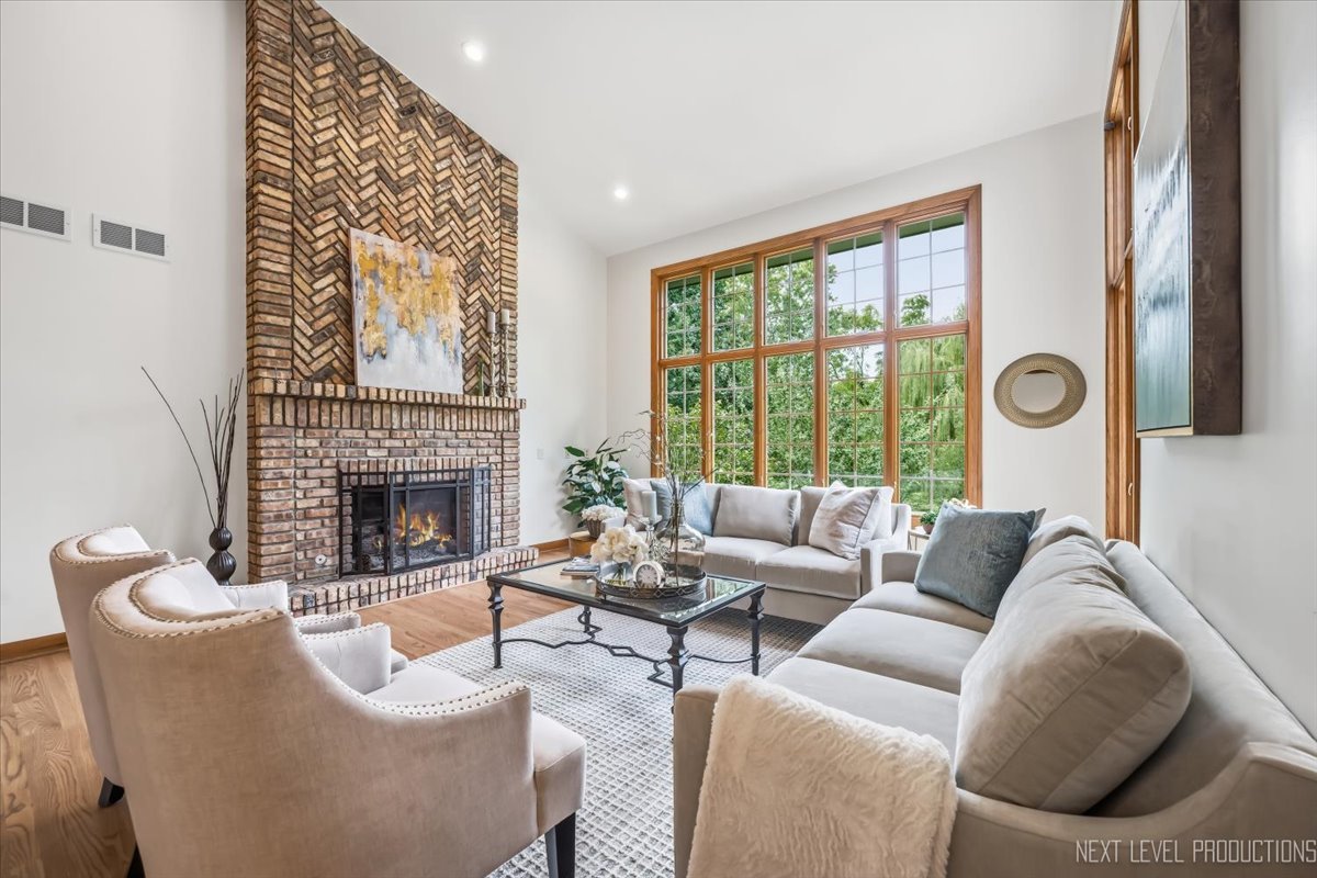 3663 Wolf Road Property Photo 4
