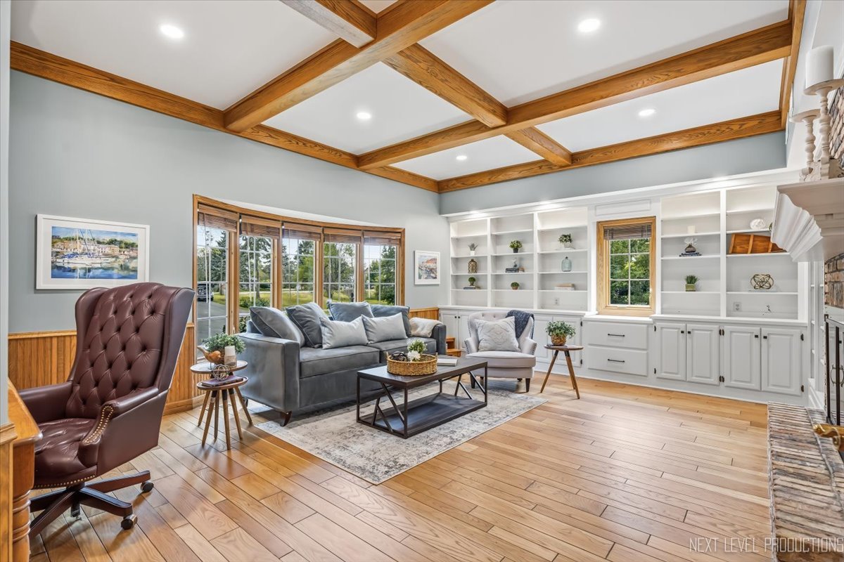 3663 Wolf Road Property Photo 6
