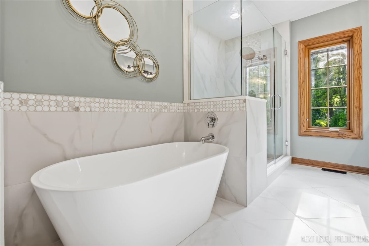 3663 Wolf Road Property Photo 12