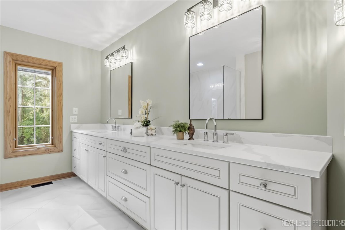 3663 Wolf Road Property Photo 13