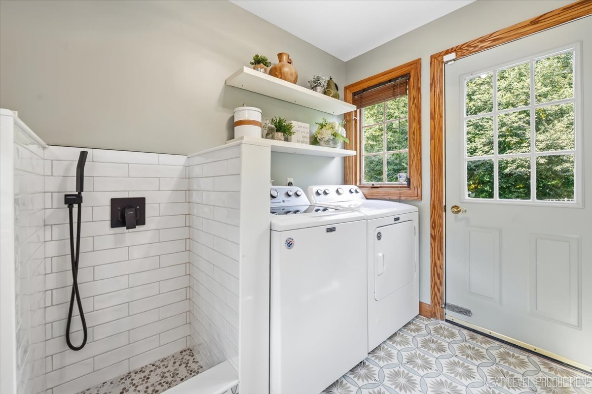 3663 Wolf Road Property Photo 26