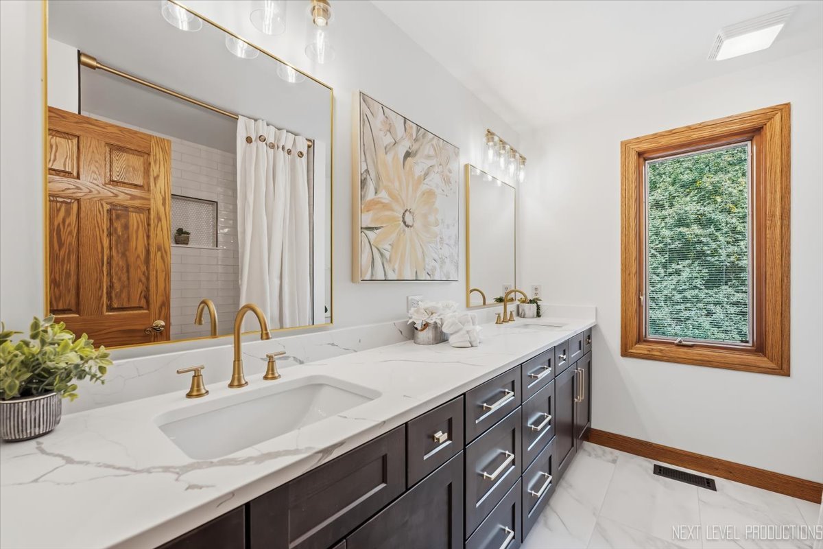 3663 Wolf Road Property Photo 35