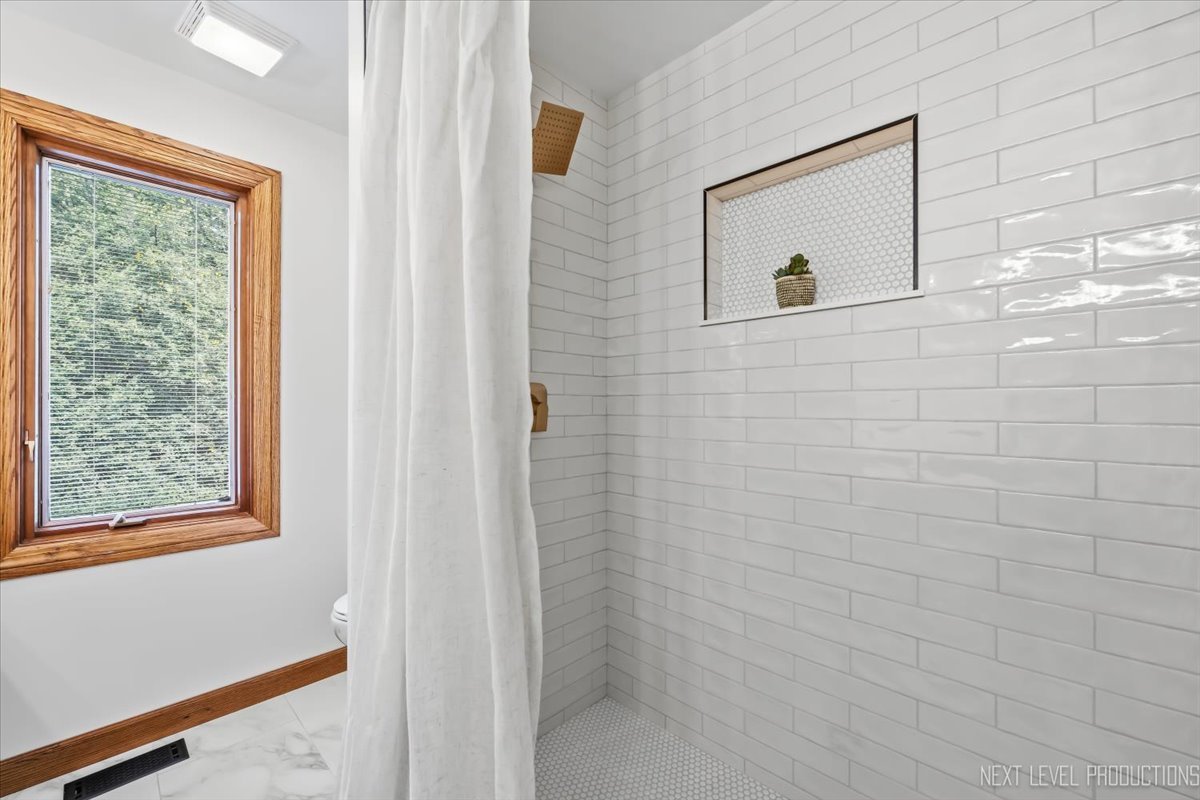 3663 Wolf Road Property Photo 36