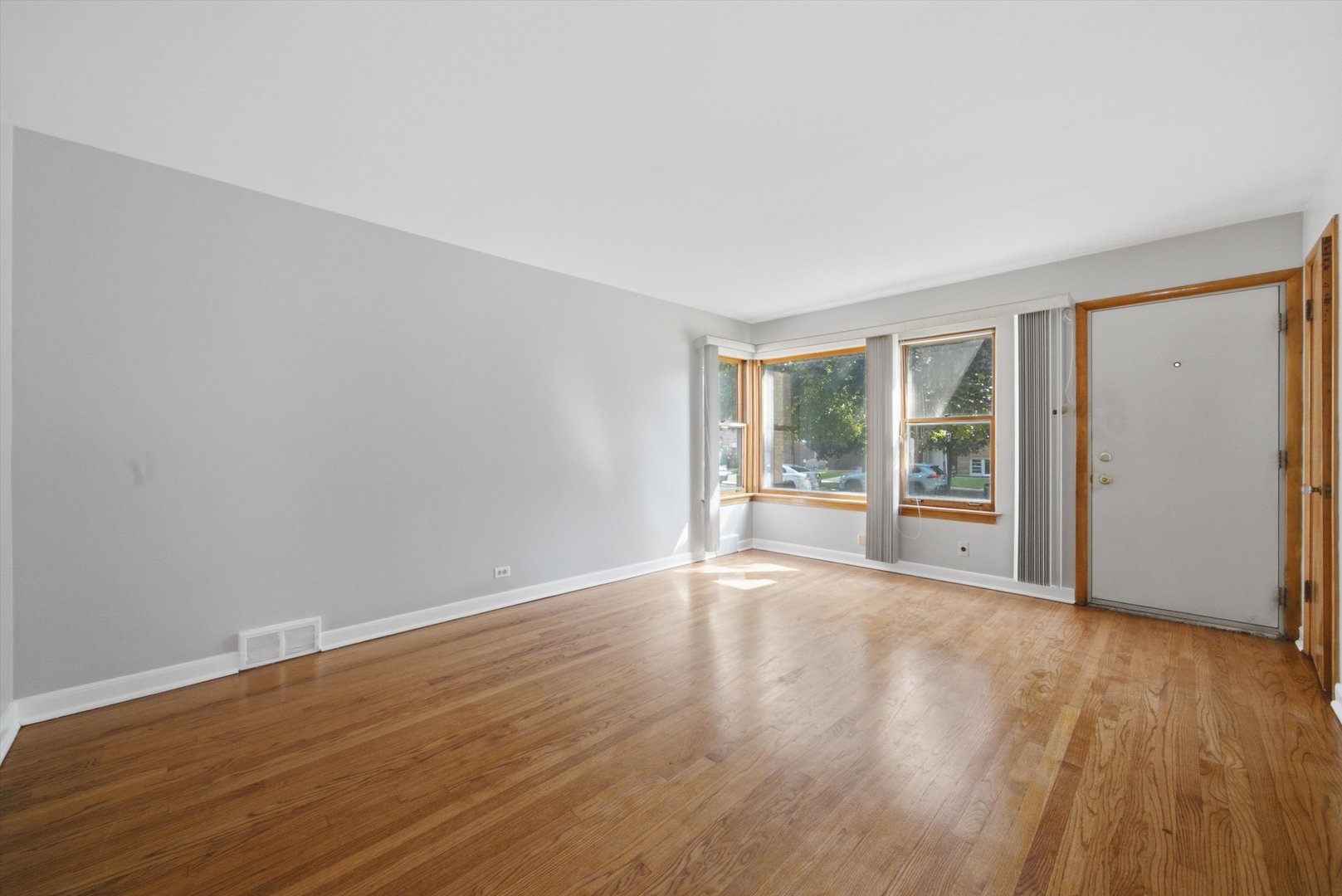 3532 S 59th Court Property Photo 5