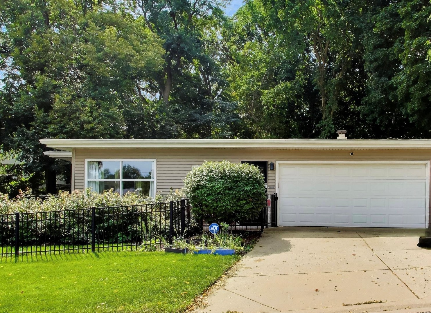 1001 Geneva Road Property Photo 2