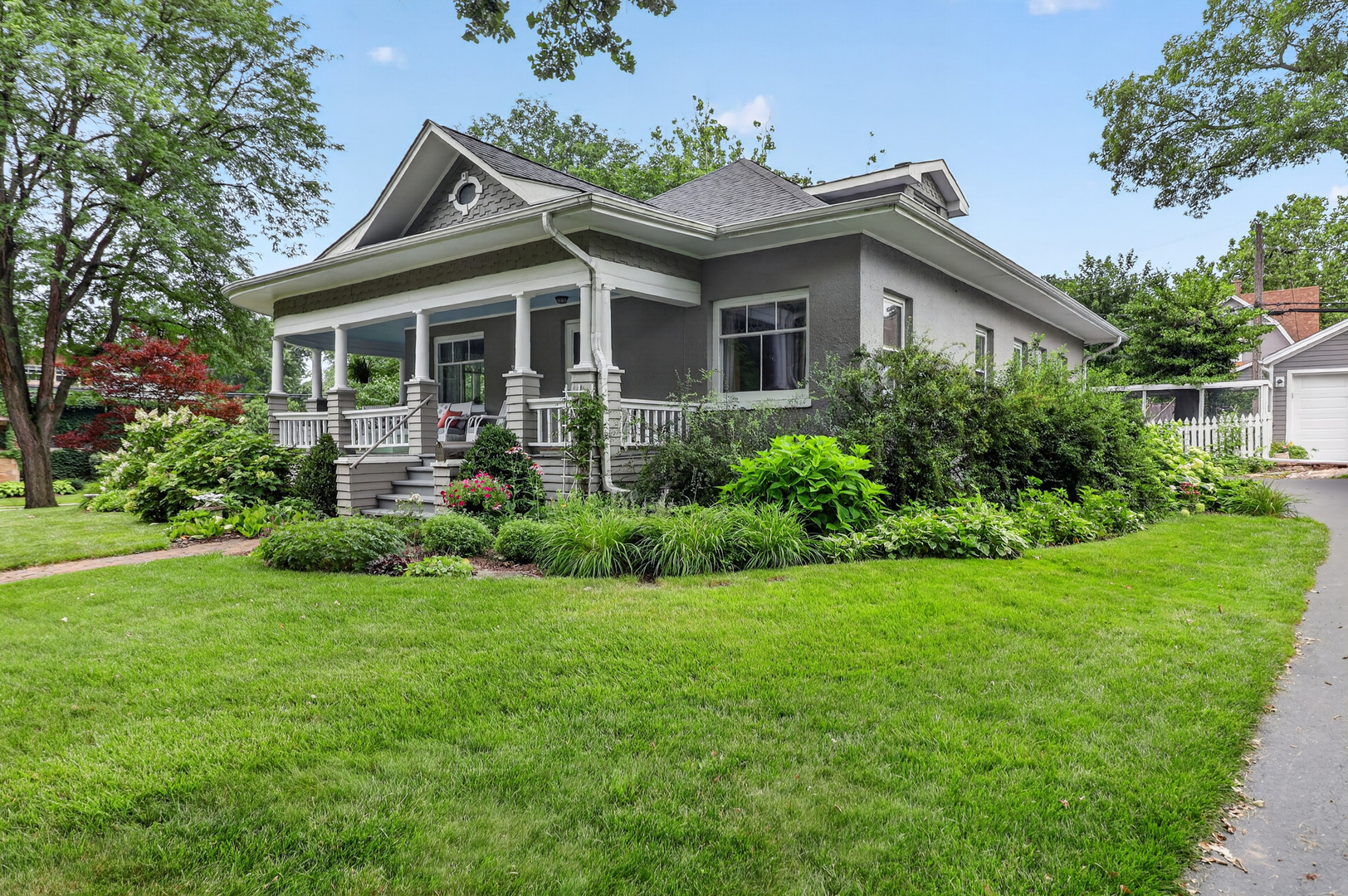 4744 Middaugh Avenue Property Photo 3