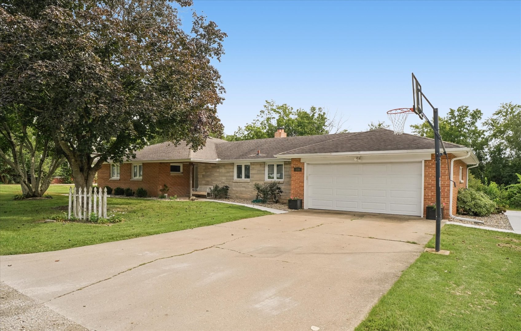 720 E High Street Property Photo 4