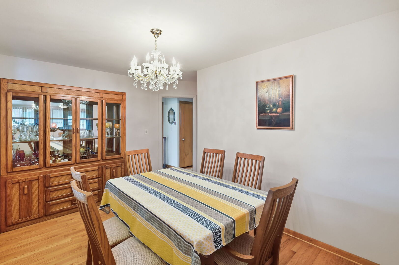 605 Oakton Street Property Photo 8