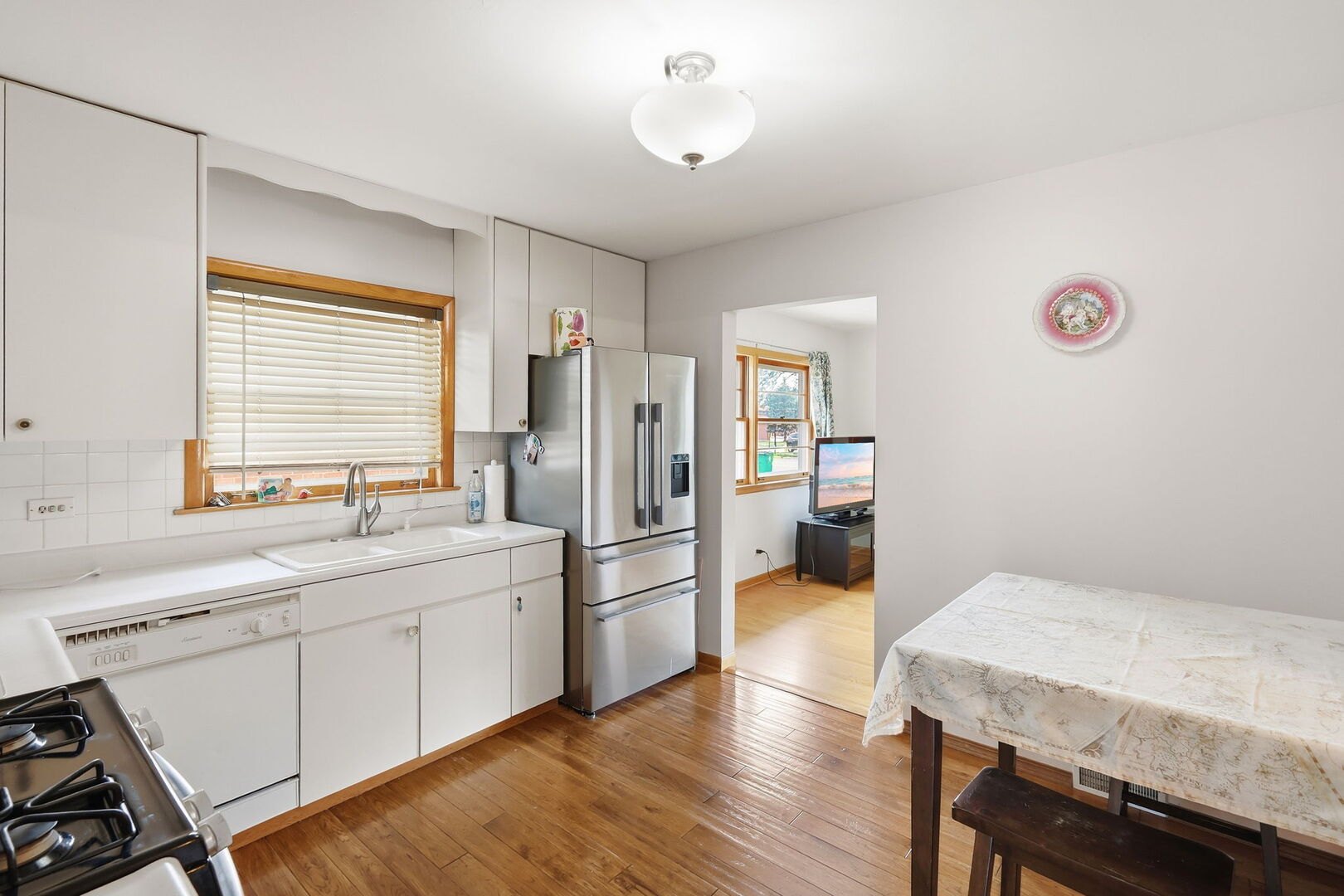 605 Oakton Street Property Photo 12
