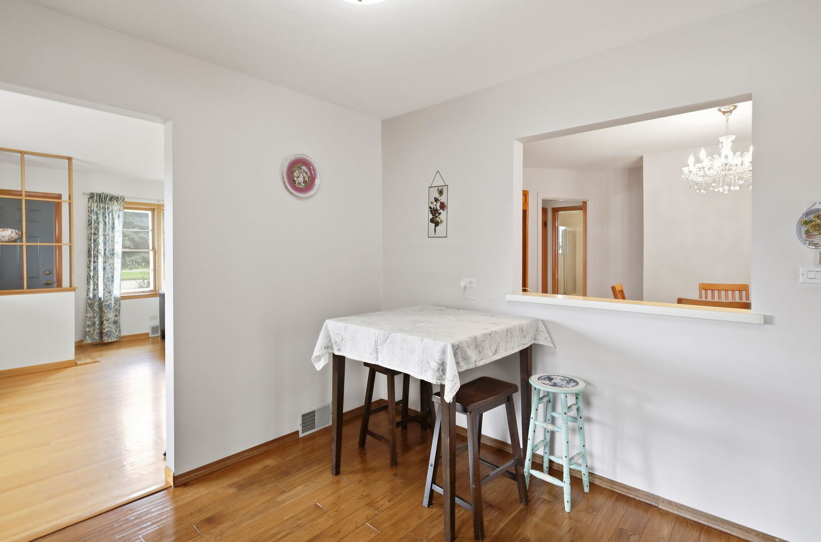 605 Oakton Street Property Photo 15