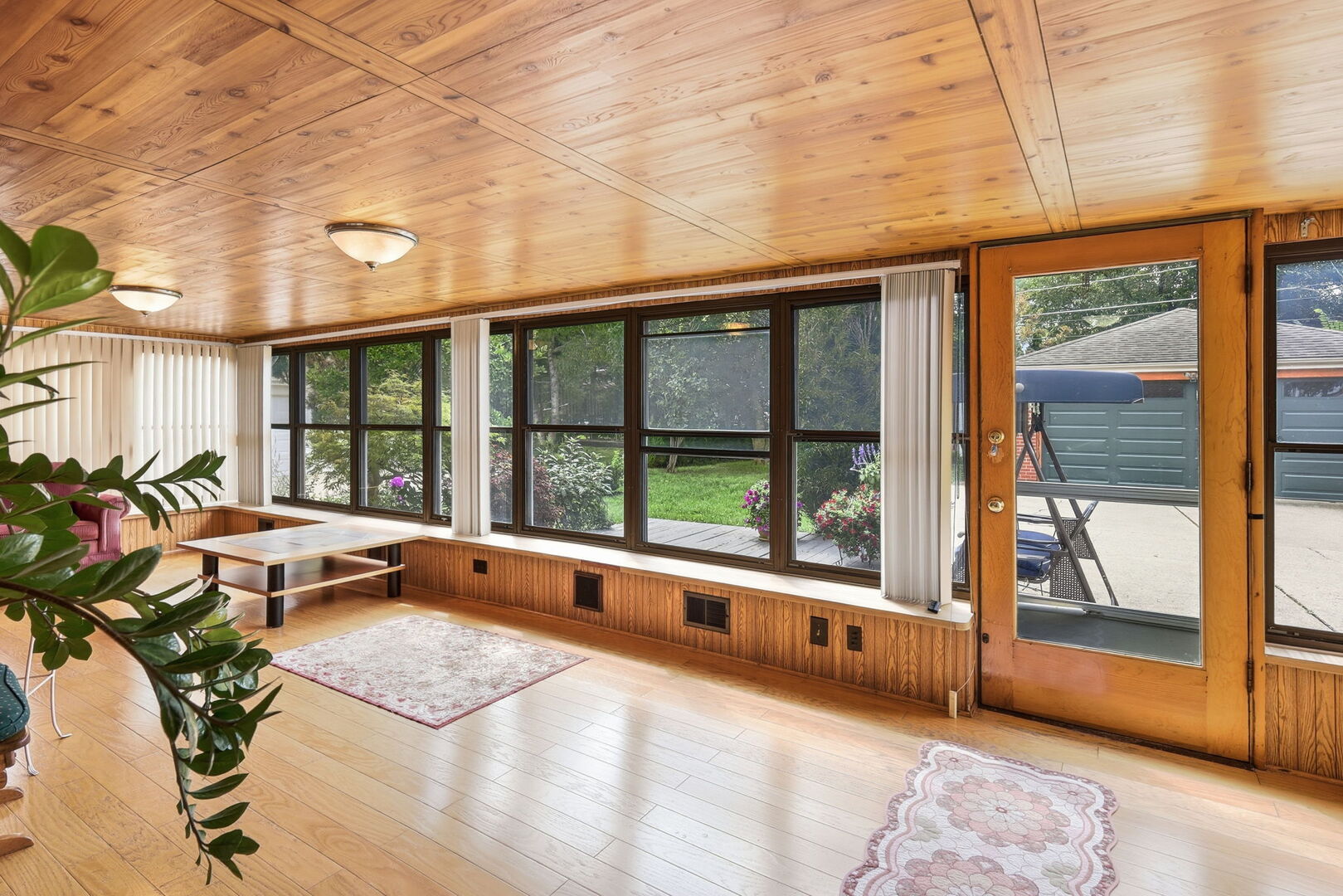 605 Oakton Street Property Photo 17
