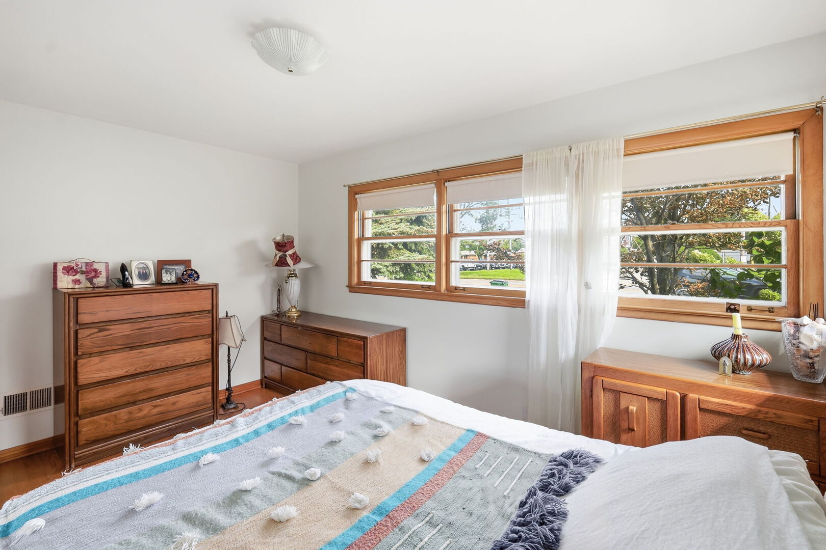 605 Oakton Street Property Photo 25