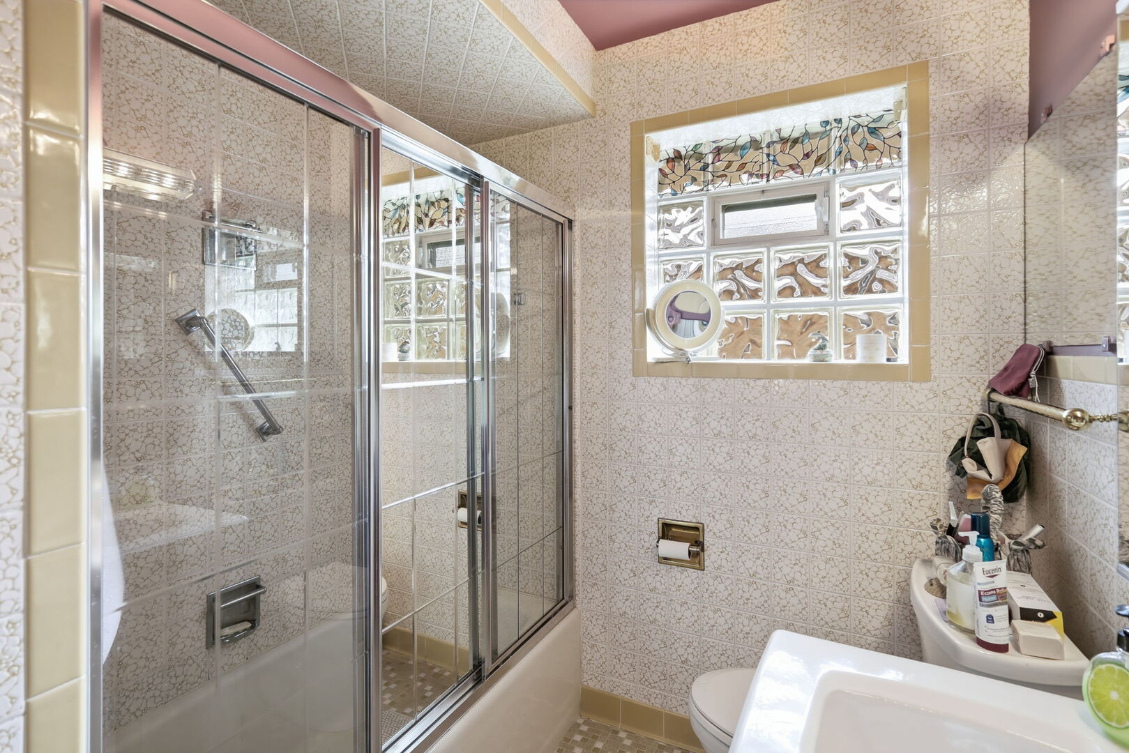 605 Oakton Street Property Photo 28