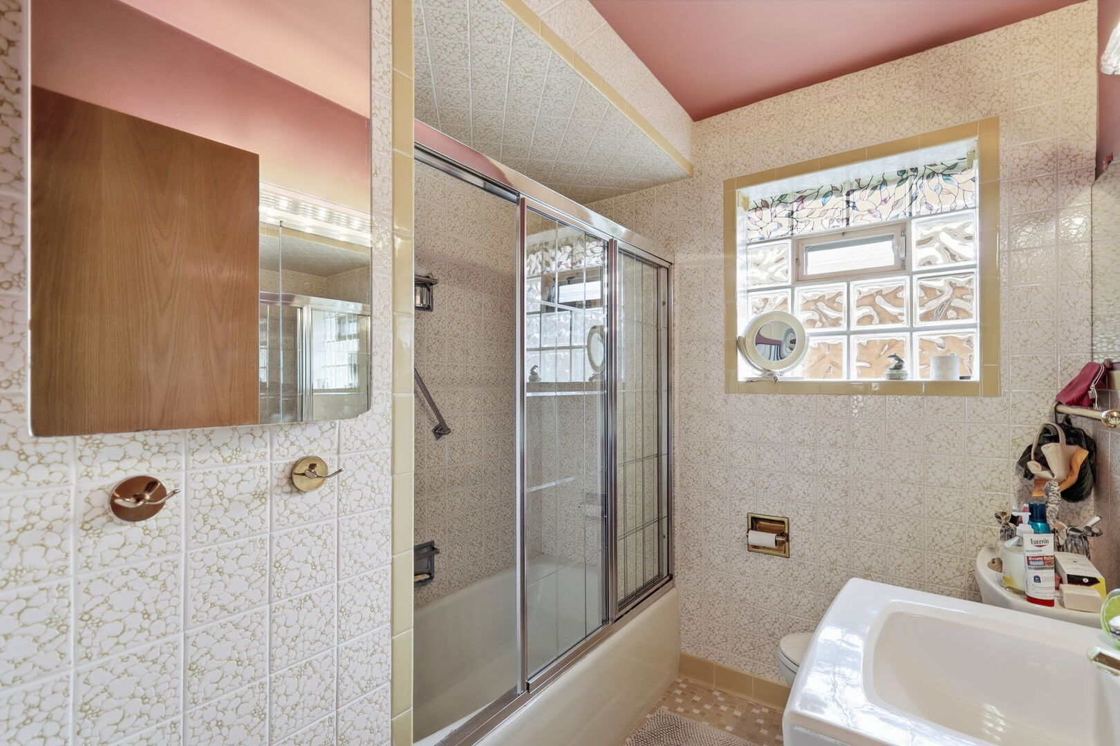 605 Oakton Street Property Photo 29