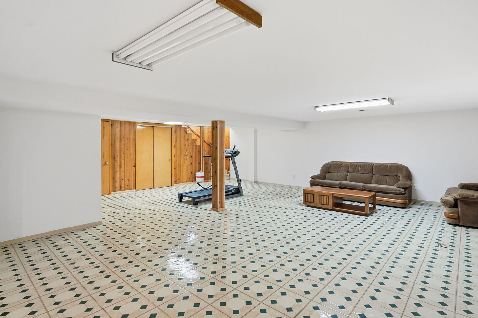 605 Oakton Street Property Photo 32