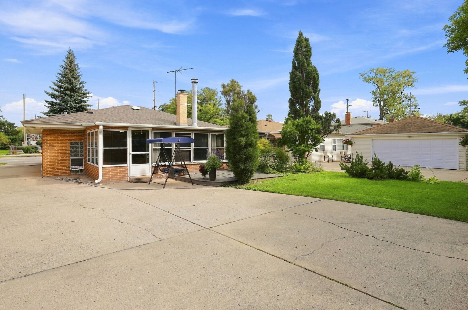 605 Oakton Street Property Photo 37