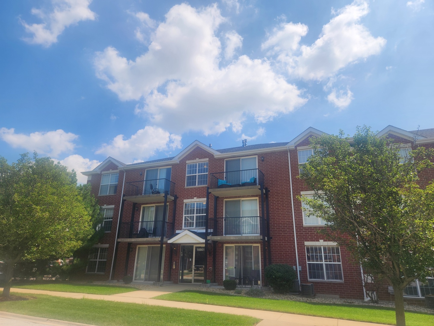 16661 Liberty Circle 2s Property Photo 1