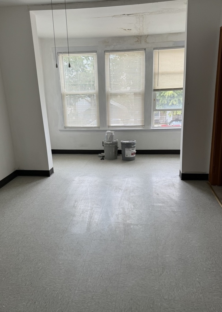 4935 S Wood Street Property Photo 2