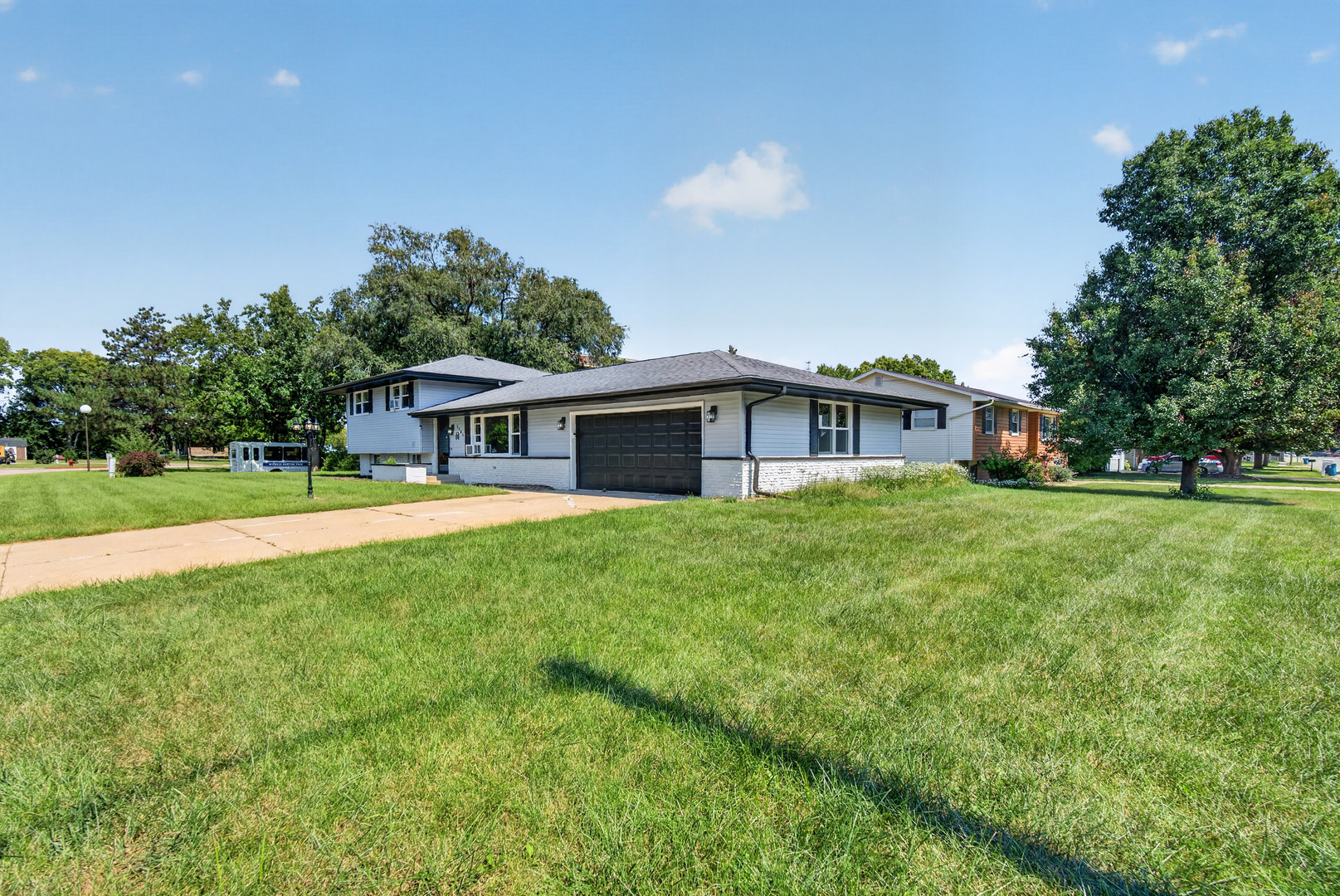 1701 Newton Drive Property Photo 3