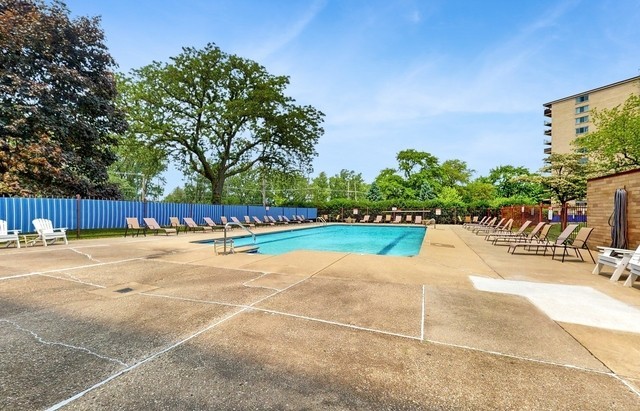 6833 N Kedzie Avenue 415 Property Photo 16