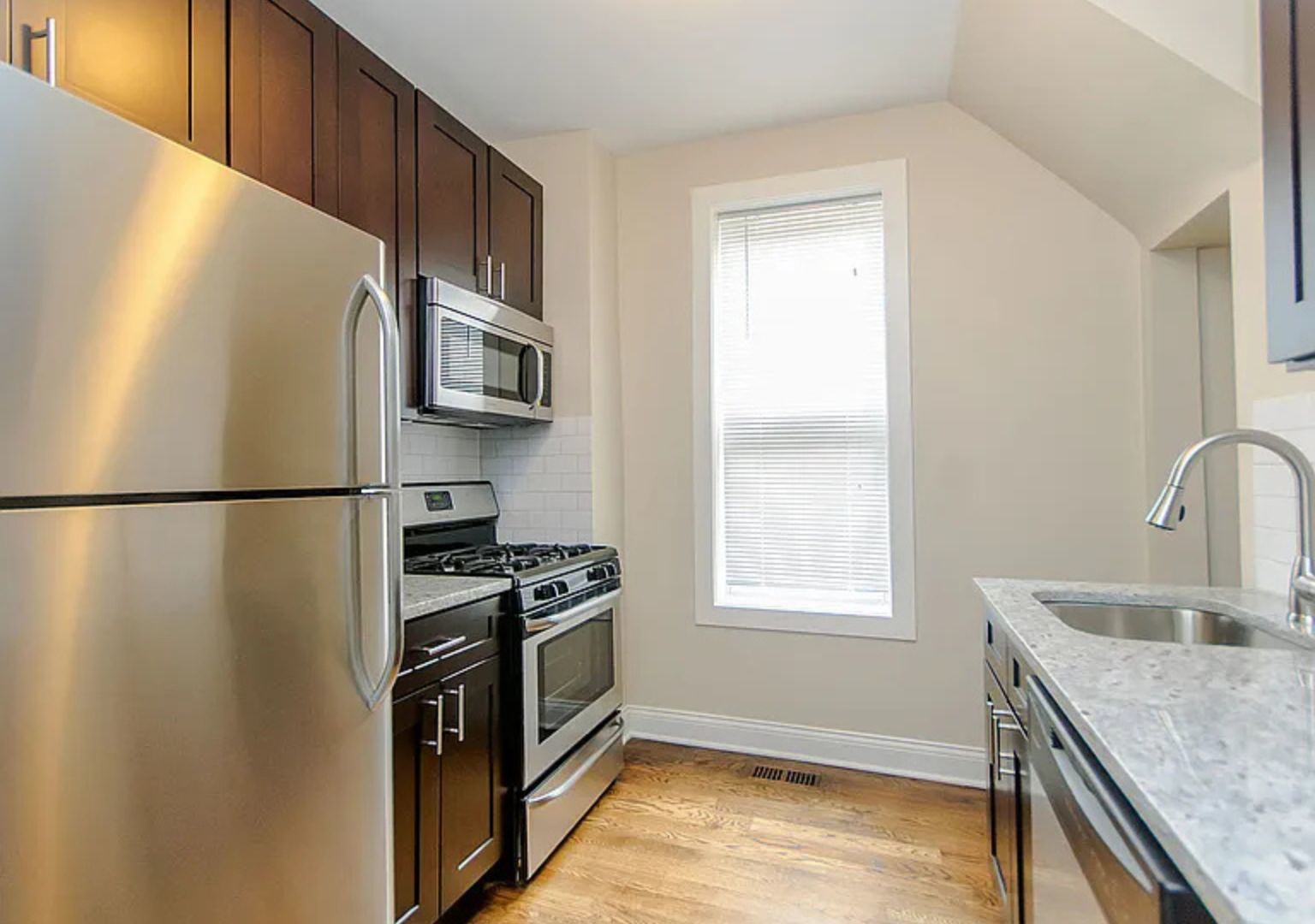 1334 W 18th Place Property Photo 10