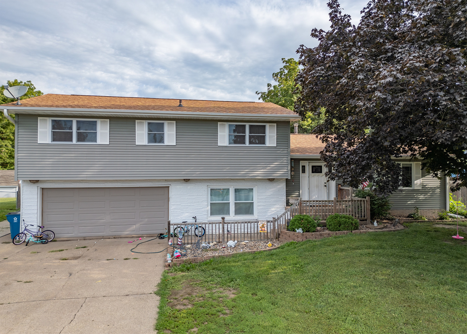312 11th Place Property Photo 2