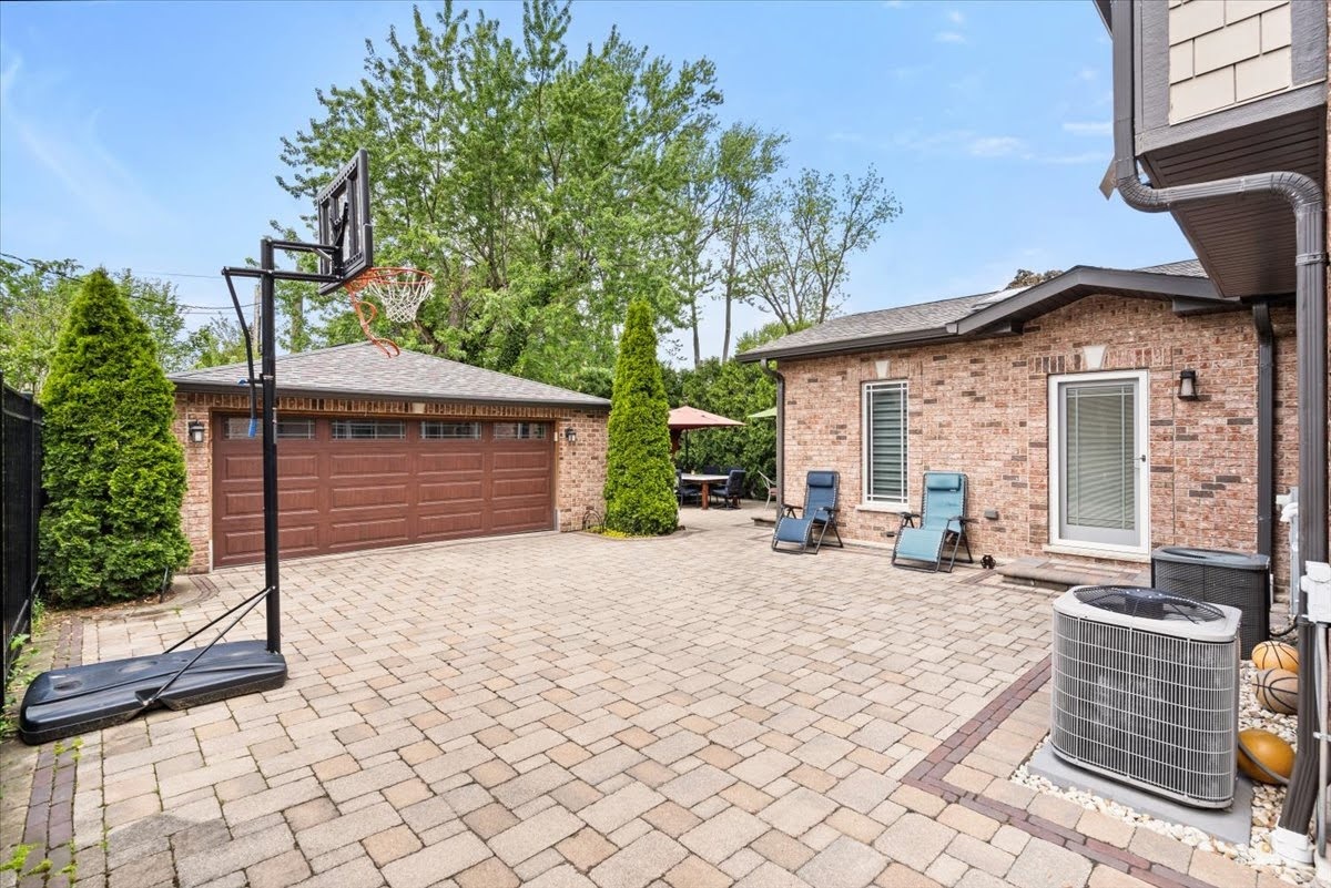 1052 Margret Street Property Photo 30