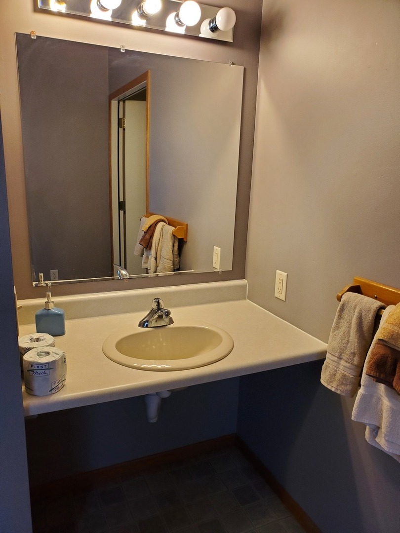 325 Clark Street 2c Property Photo 7