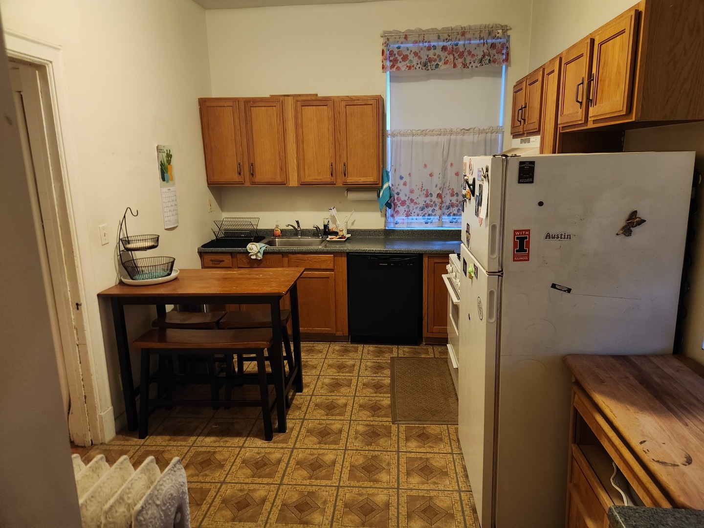664 W Oakdale Avenue 3 Property Photo 8