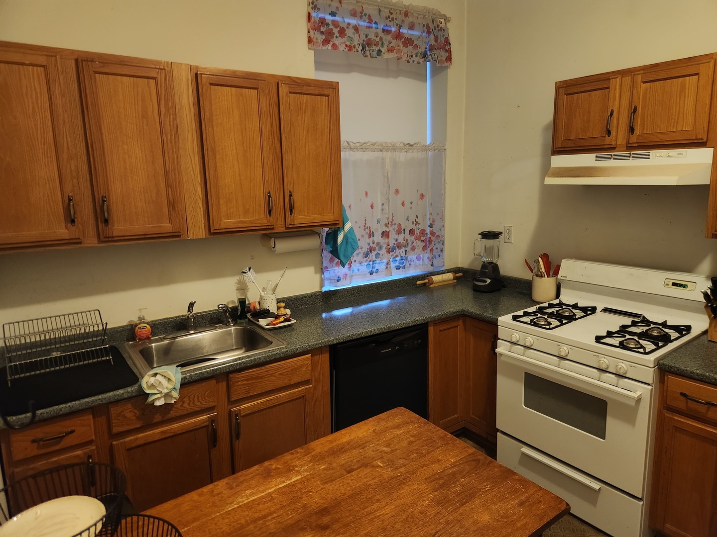 664 W Oakdale Avenue 3 Property Photo 9